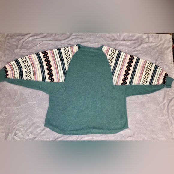7th Ray Green Sweater with Tribal Patterned Sleeves - Picture 2 of 3